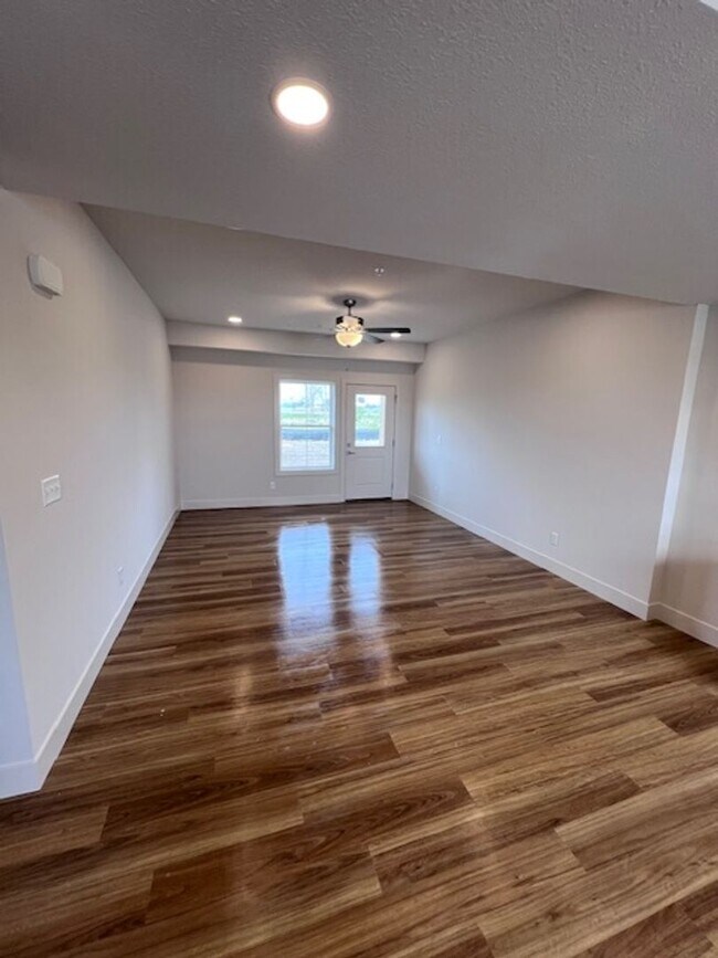 Building Photo - 2BD/2BA Apartment