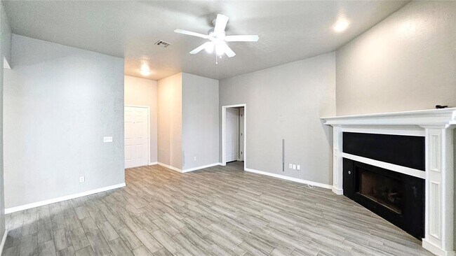 Building Photo - 2137 Harbor Dr