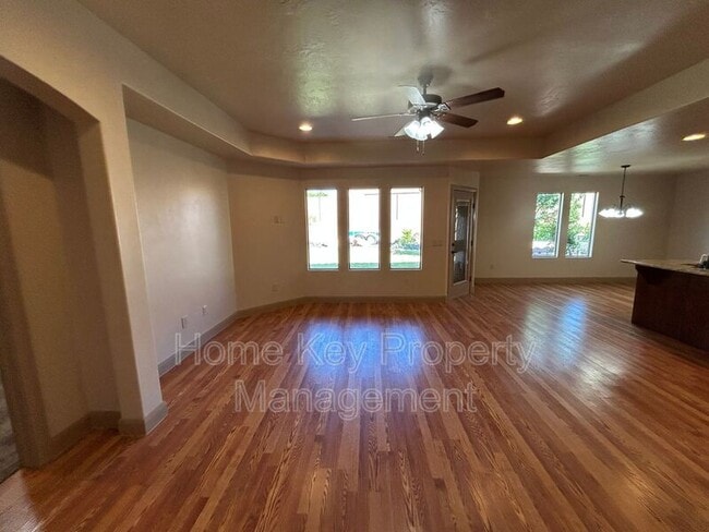 Building Photo - 157 E Foothill Dr