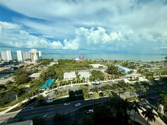 Building Photo - 750 N Tamiami Trl