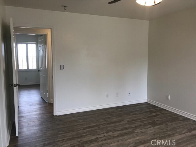 Building Photo - 952 W 18th St