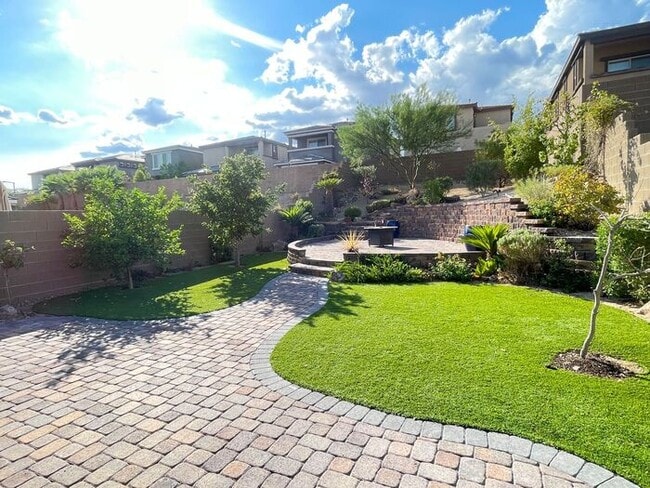 Building Photo - To schedule a viewing, call Wally Fellman ...