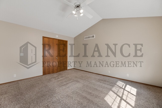 Building Photo - 3826 N Cranberry St