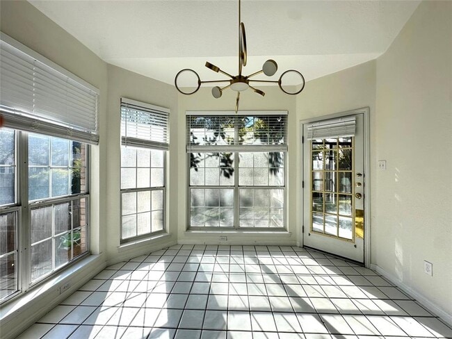 Building Photo - 10305 Open Gate Dr