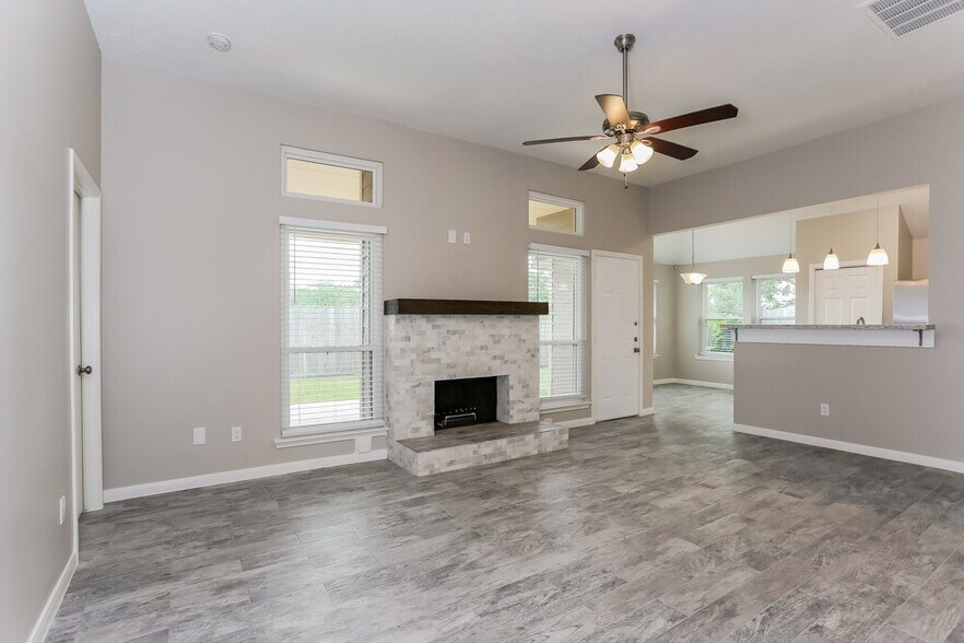 Building Photo - 1407 Bayou Glen Dr