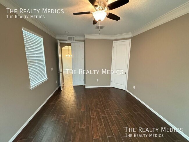 Building Photo - 15764 Ave Of The Arbors