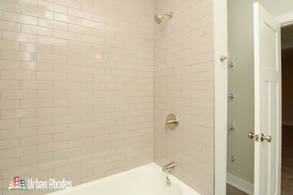 Building Photo - 1139 Maple Ave