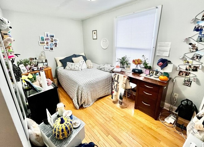 Building Photo - Varsity Management