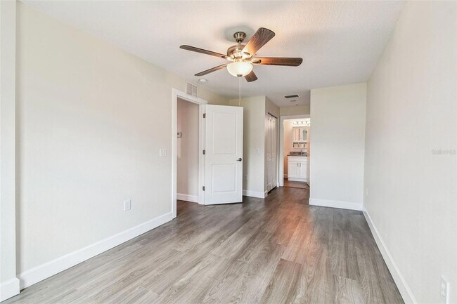 Building Photo - 650 E Tarpon Ave