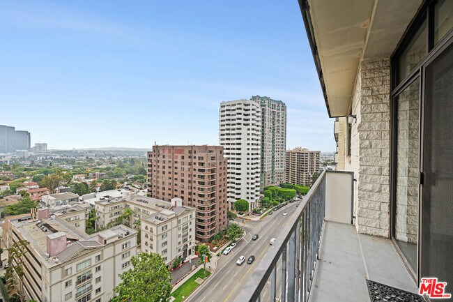 Building Photo - 10535 Wilshire Blvd