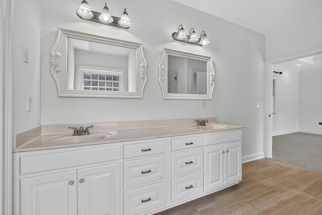 Building Photo - 1081 Carriage Ridge Dr