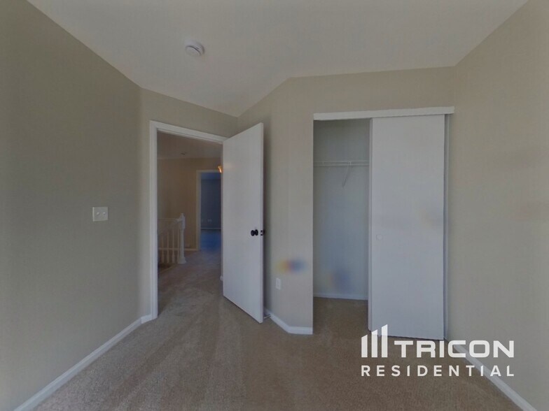 Building Photo - 6765 Lionshead Pkwy