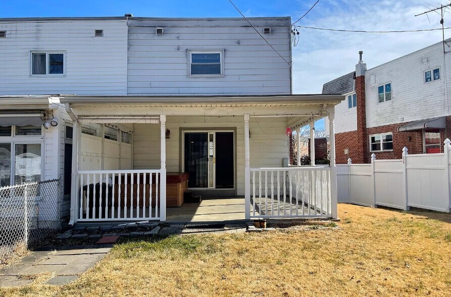 Back side of the house - 8708 Hargrave St