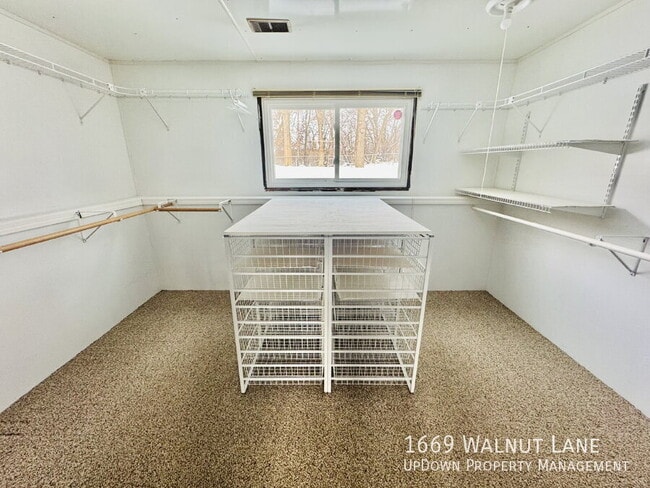 Building Photo - 1669 Walnut Ln