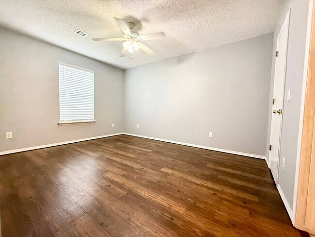 Building Photo - ***3102 NE 12th Street***