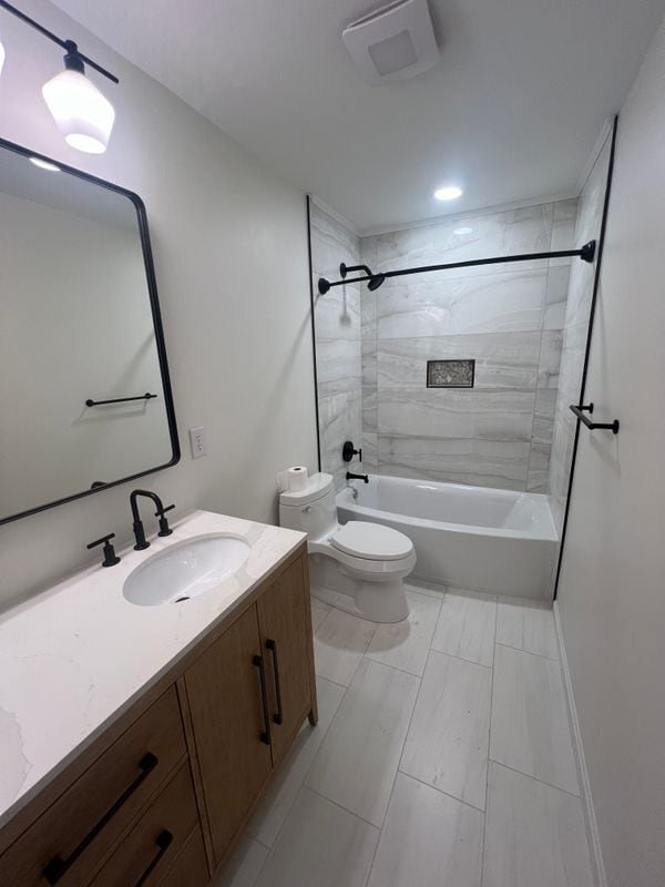 Building Photo - 4100 Leisure Dr