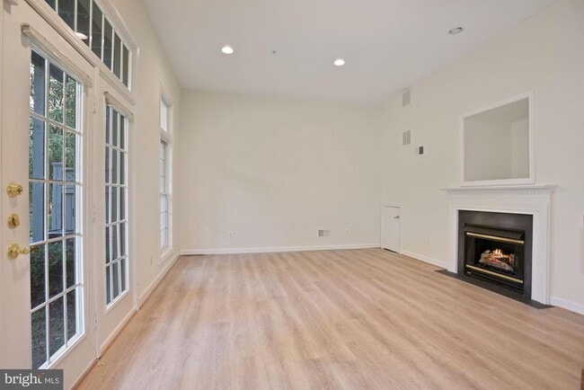 Building Photo - 1614 Leeds Castle Dr