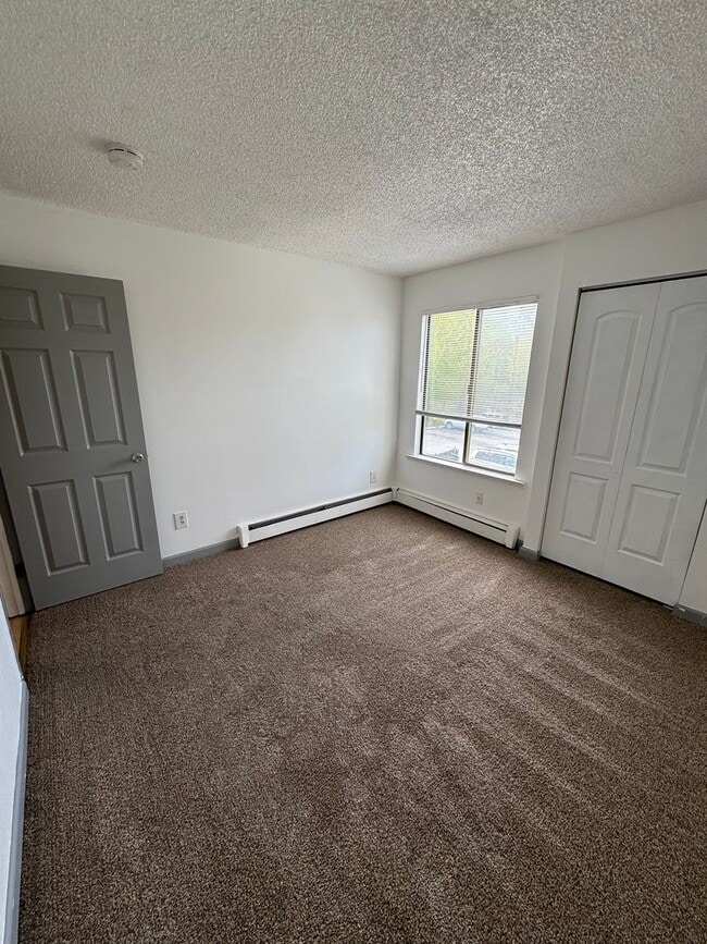 Building Photo - Spacious condo unit in East Anchorage
