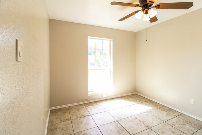 Building Photo - 20302 Fox Haven Ln
