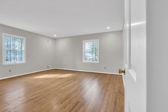 Building Photo - 8616 Chateau Dr