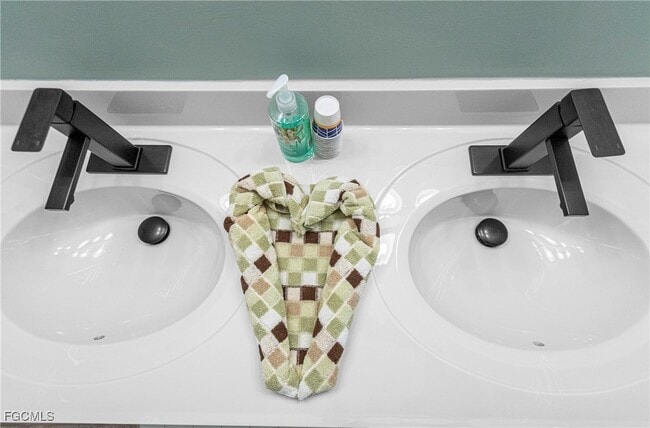 Building Photo - 28280 Pine Haven Way