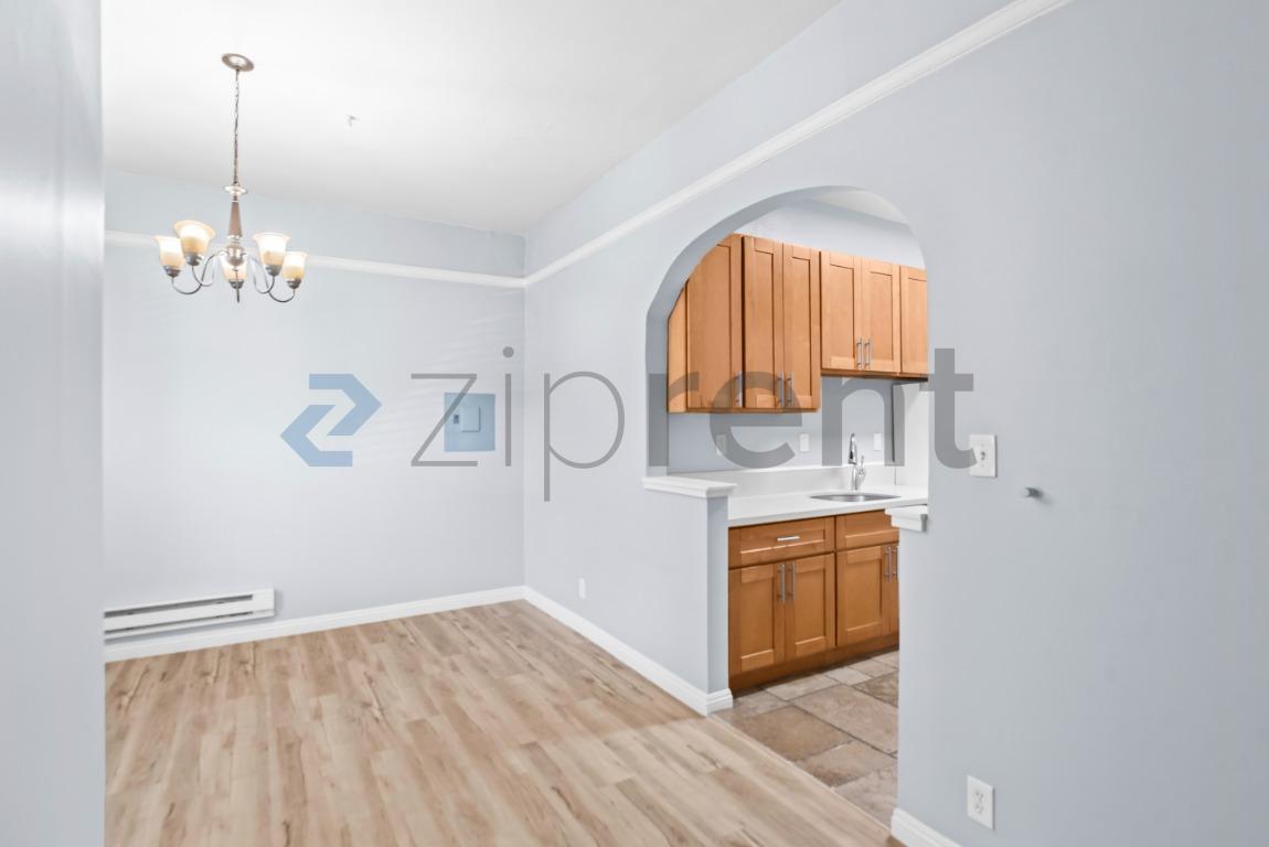 Building Photo - Unit B