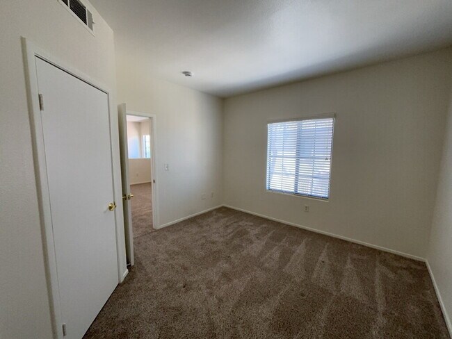 Building Photo - COZY 2 BEDROOM 2 FULL BATH CONDO LOCATED ON SECOND LEVEL