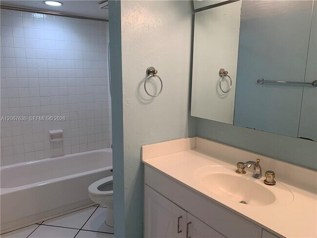 Building Photo - 2700 Riverside Dr