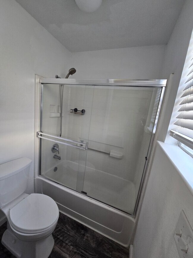 Building Photo - Home For Rent