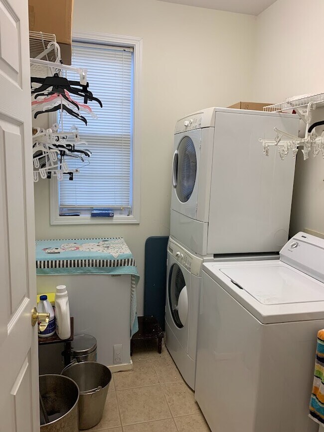 Building Photo - 6007 Windsor Cir