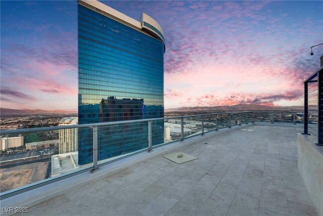 Building Photo - 2700 S Las Vegas Blvd