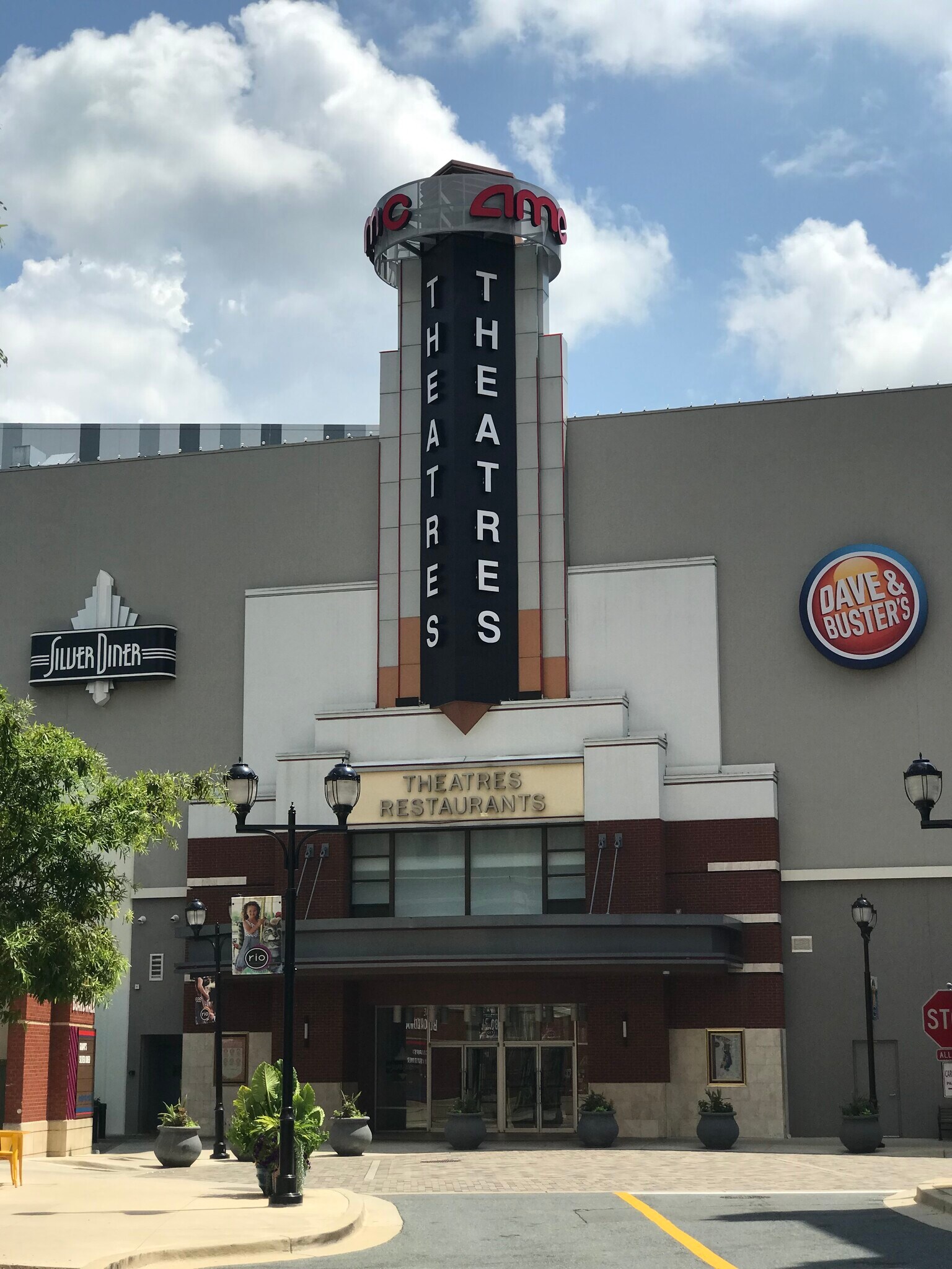 Building Photo - 10018 Vanderbilt Cir