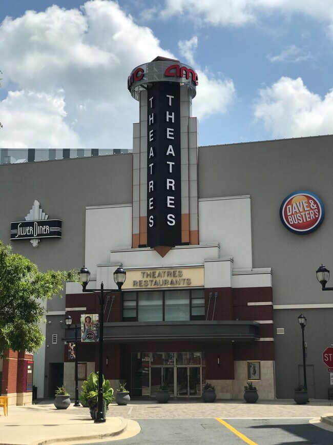 Building Photo - 10018 Vanderbilt Cir