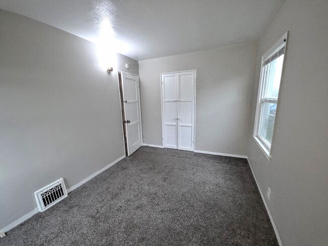 Building Photo - 5617 E Parkwater Ave