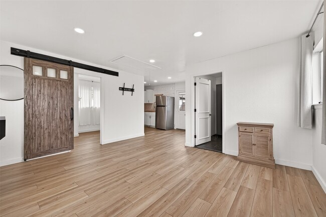 Building Photo - 707 Montclair Blvd