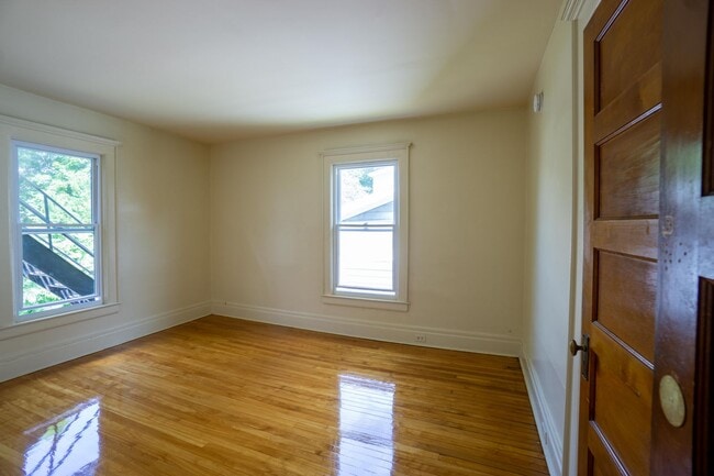 Building Photo - Spacious Single Family Home Available 8/1/26