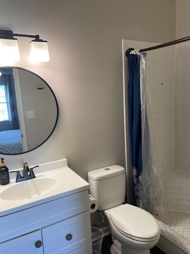 Building Photo - 385 Old Epps Bridge Rd