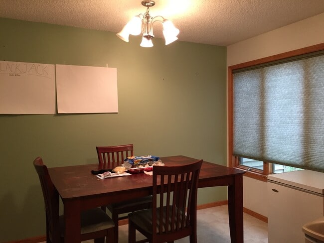 Building Photo - 5 bedroom house on the Westside - close to UIHC