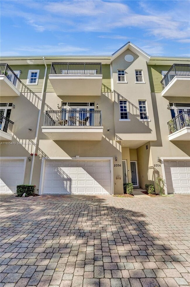 Building Photo - 2356 Wilton Dr