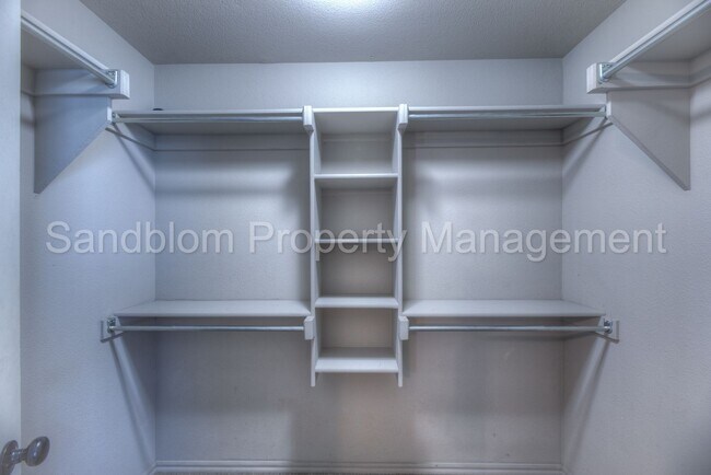 Building Photo - FOR LEASE | Jenks | 4 Bed, 2.5 Bath | $184...