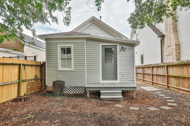 Building Photo - 2011 Decatur St