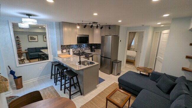 Living - 329 W St NE