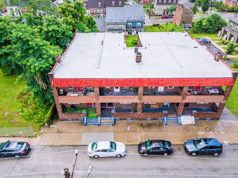 Building Photo - 2114 Bedford Ave