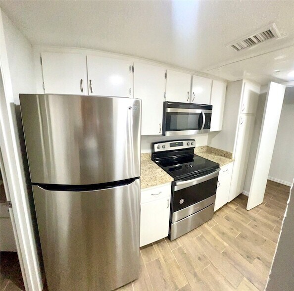 Building Photo - 4637 Country Creek Dr