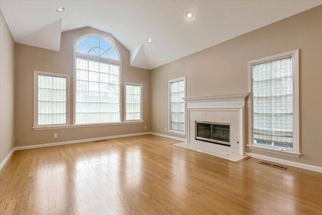 Building Photo - 954 Russell Ave