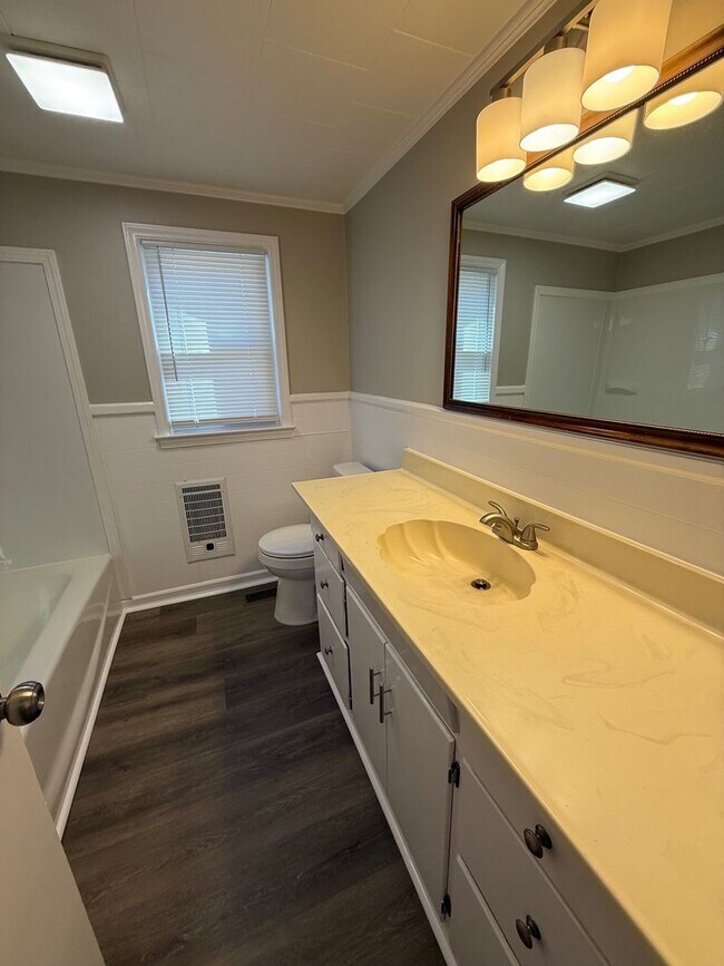 Building Photo - Two bedroom, 1 bath house in Graham-Coming Soon