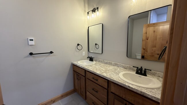 Building Photo - 527 B St