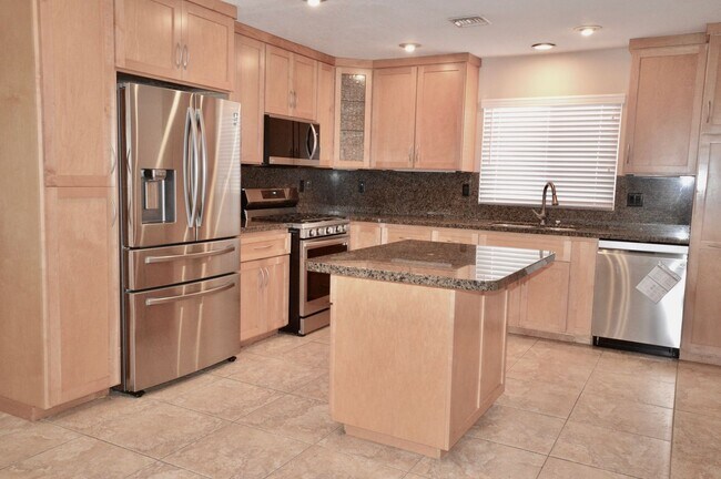 Building Photo - 3 Bedroom East Orange Home