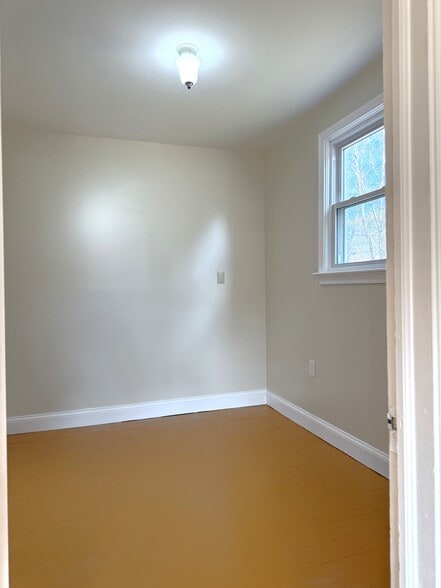 Building Photo - 9942 Frederick Rd