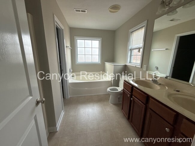 Building Photo - 3628 Crosswinds Dr